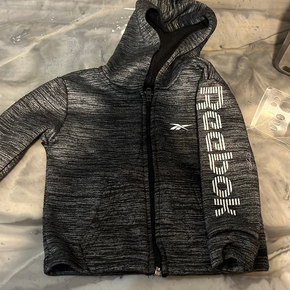 Todder boy’s sweat outfit size 3T
